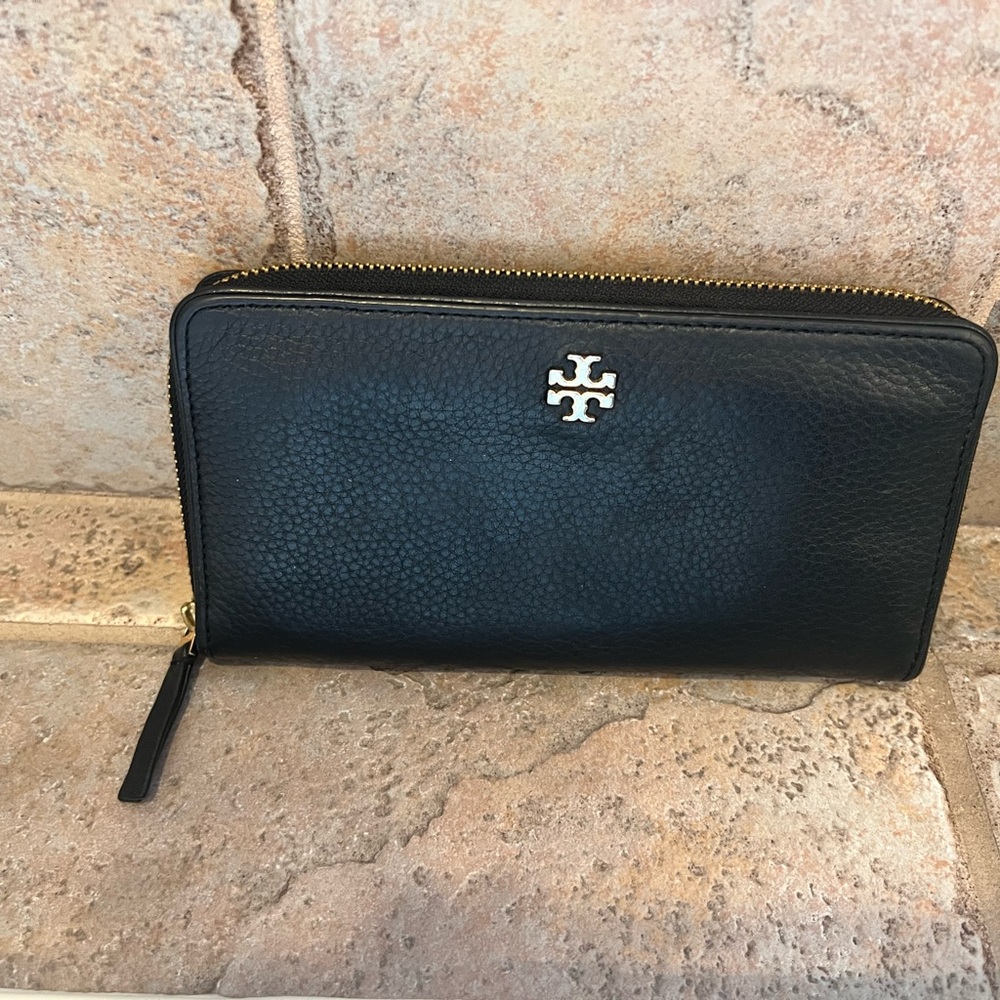 Tory Burch Black Leather Zip-Around Wallet